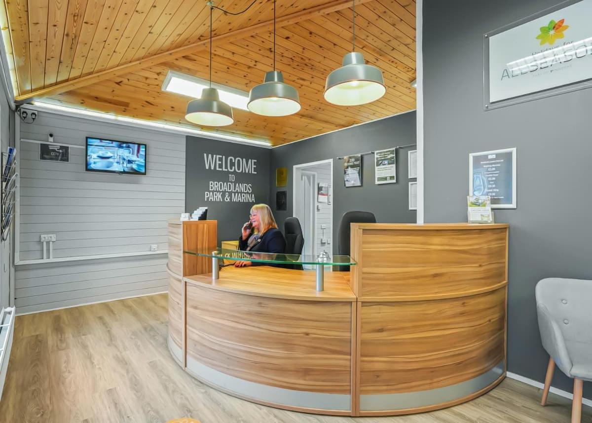Broadlands Park And Marina Hotel Pakefield Luaran gambar