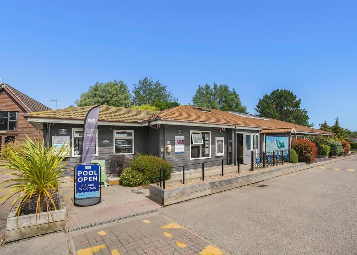 Broadlands Park And Marina Hotel Pakefield Luaran gambar